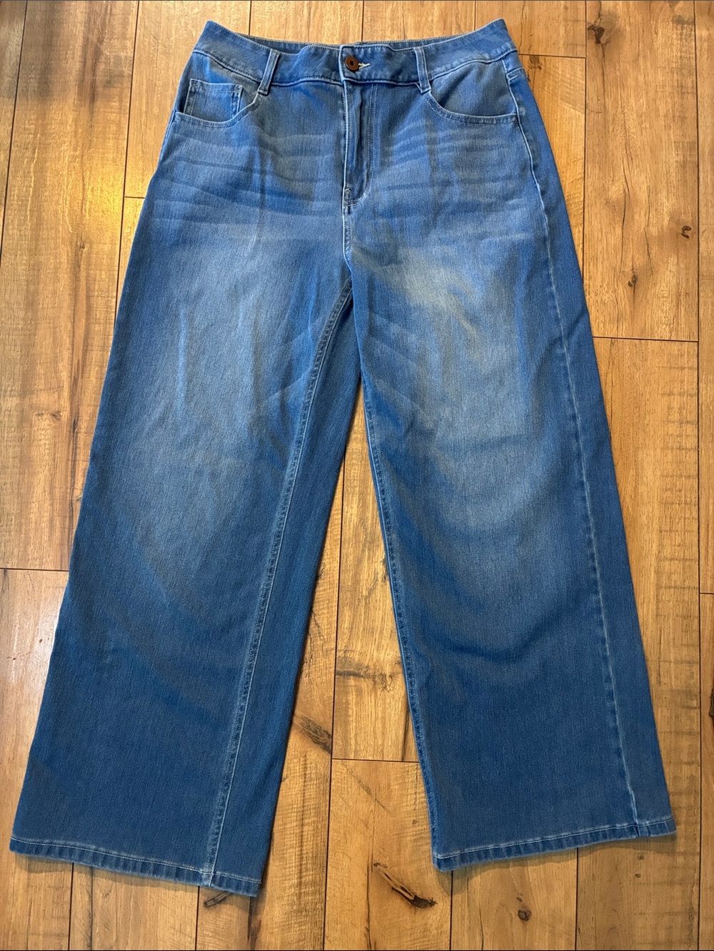HALARA Wide-Leg Jeans in Medium Blue Wash